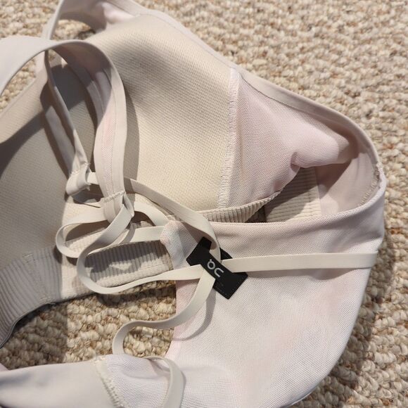 On Cloud Performance Sports Bra S-M White Strappy Active Gym Yoga - Picture 6 of 6